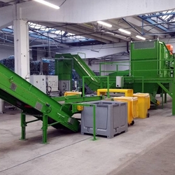 Automated line for sorting 3D plastic waste - PET bottles