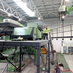 Automated line for sorting municipal waste, plastics and paper