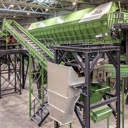 Automated line for sorting municipal waste, plastics and paper